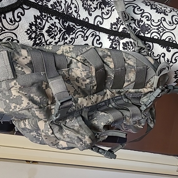 US Military Molle II Lightweight Load-Carrying Equipment Assault Pack - Picture 5 of 17